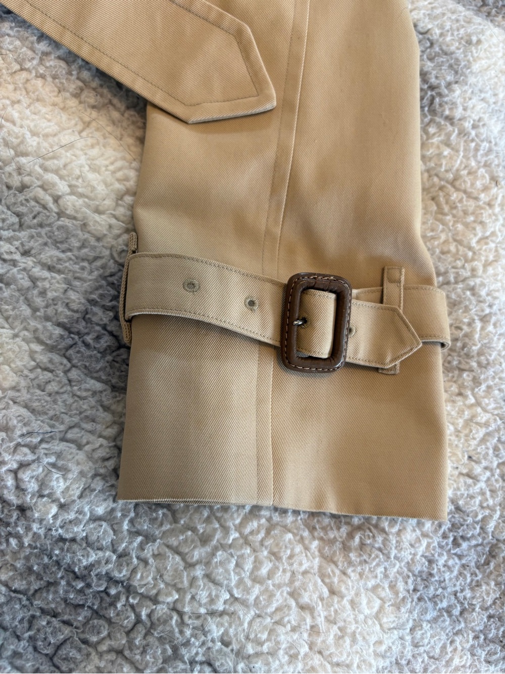 EUC-Burberry Vintage Trench Coat with Belted Waist. - Picture 13 of 13